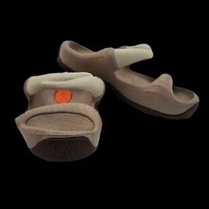 NEW Size 3 National Geographic Kids Boys Elephant Sandals Beige Gray
